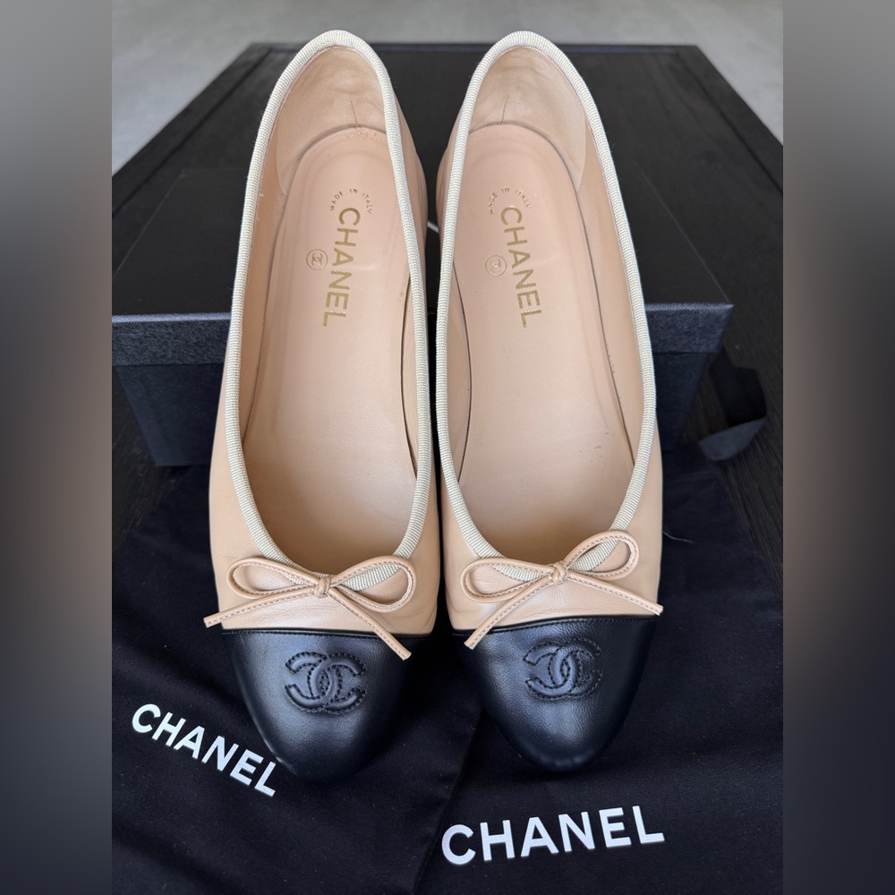 CHANEL  Cap Toe Beige/Black Flats